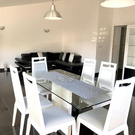 Rue Du Latham Apartment